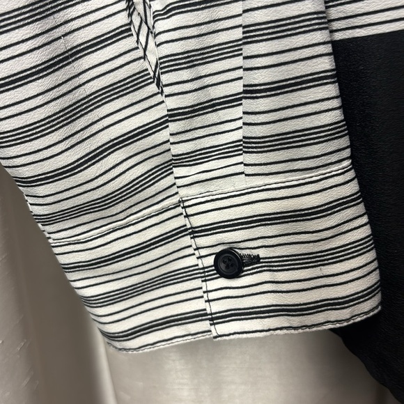 Chico's color block Striped tunic top Shirt, size 2 - Picture 4 of 6